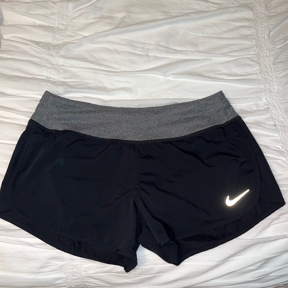 Nike shorts size M